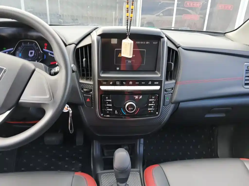 Luxgen U5 SUV — миниатюра 13