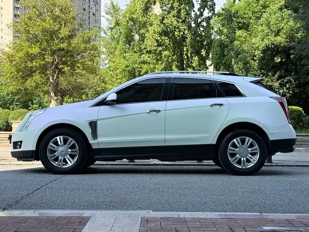 Cadillac SRX — миниатюра 4