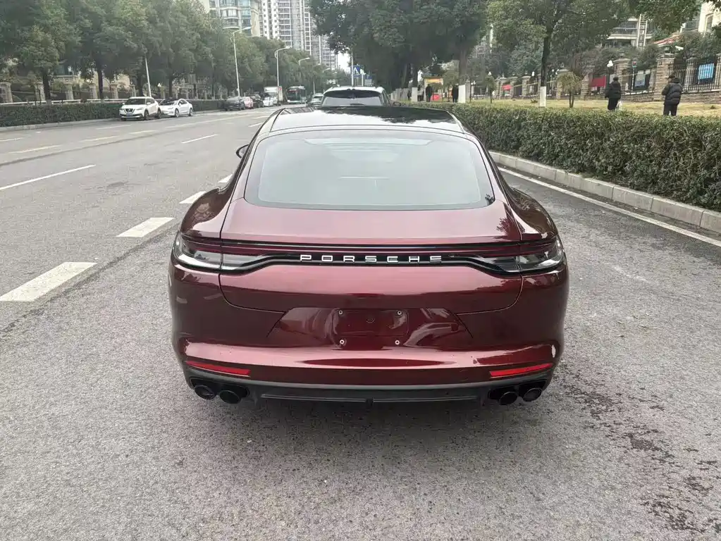 PORSCHE PANAMERA