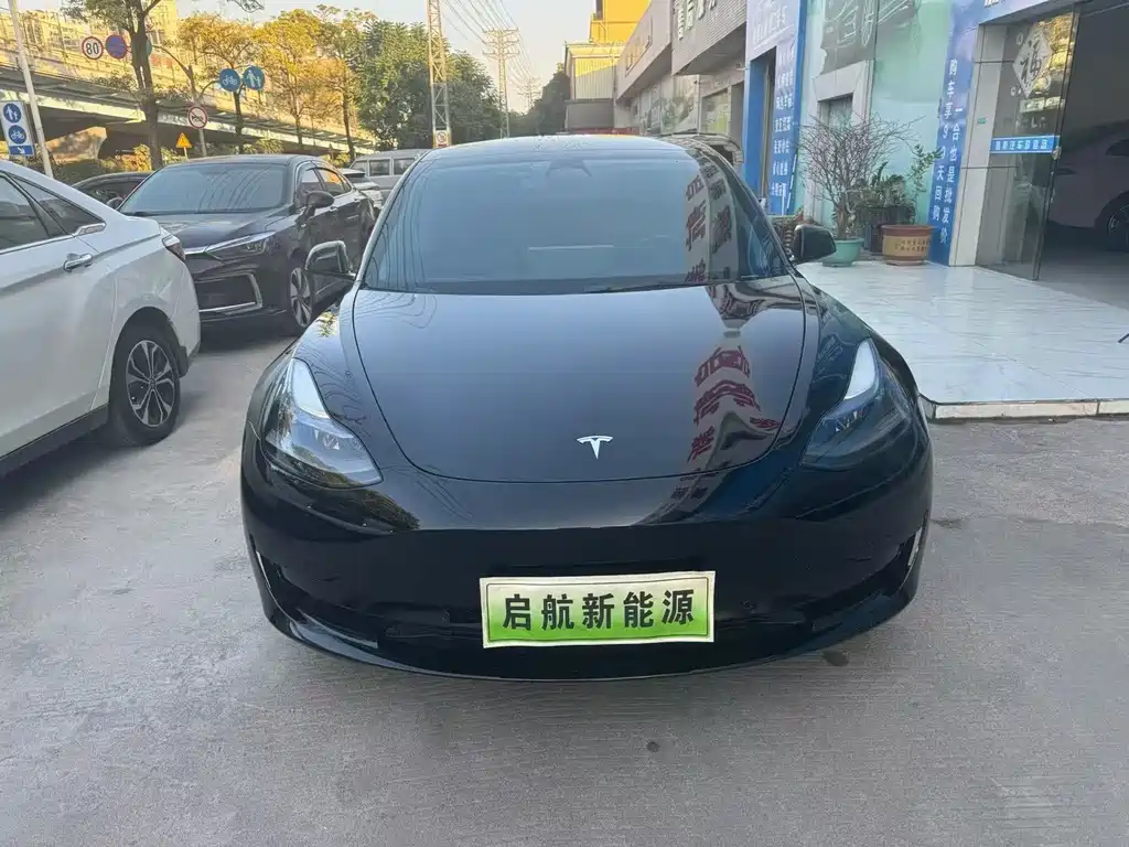 Tesla Model 3 — миниатюра 2