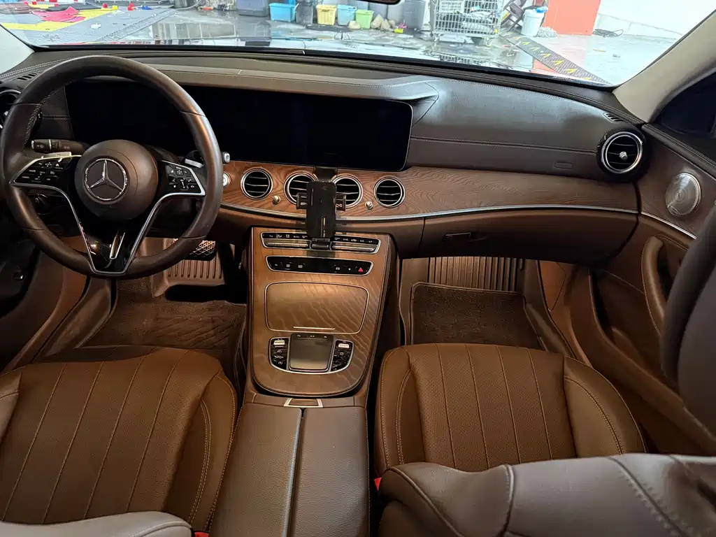 Mercedes-Benz E-Class — миниатюра 12