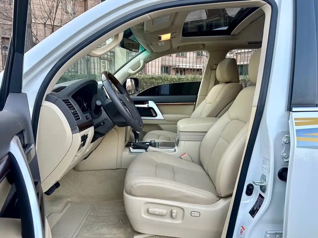 Toyota Land Cruiser 2016 5.7L AT