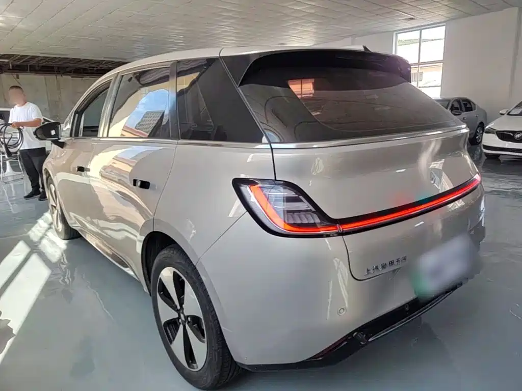 Baojun Yunduo — миниатюра 5