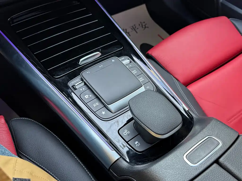 MERCEDES-BENZ GLA AMG