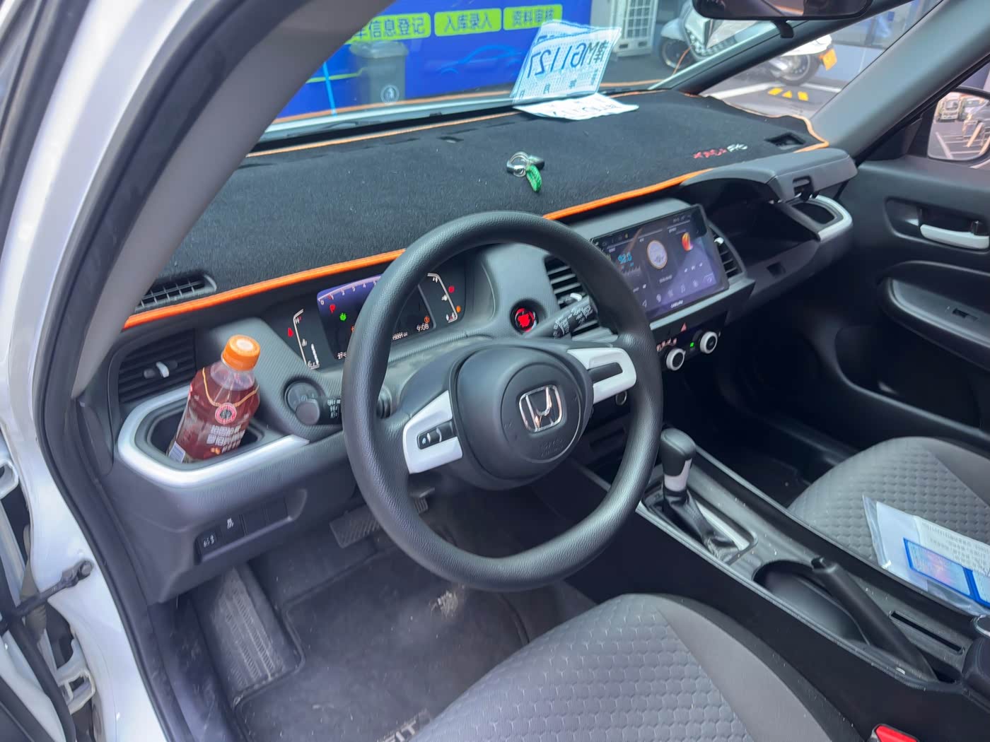 Honda Fit 1.5 л 2023 г. Белый, пробег 15000 км