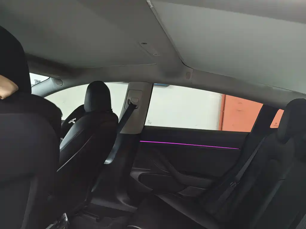 Tesla Model 3 — миниатюра 8