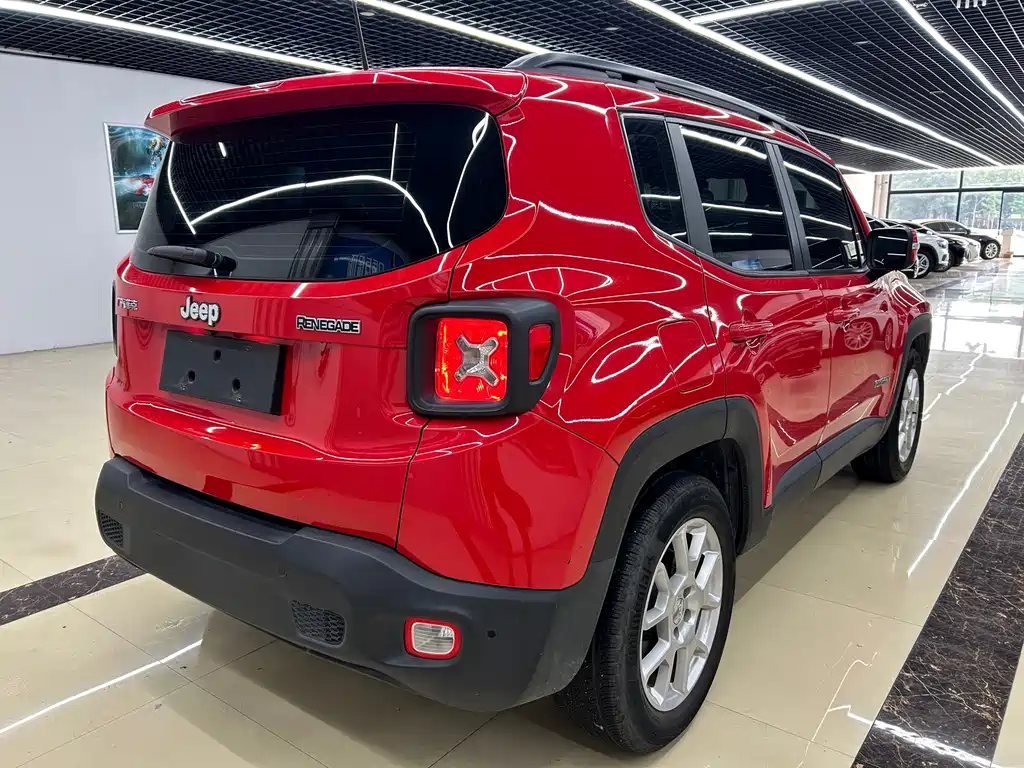 Jeep Renegade 220T Auto Leading Edition, фото 6