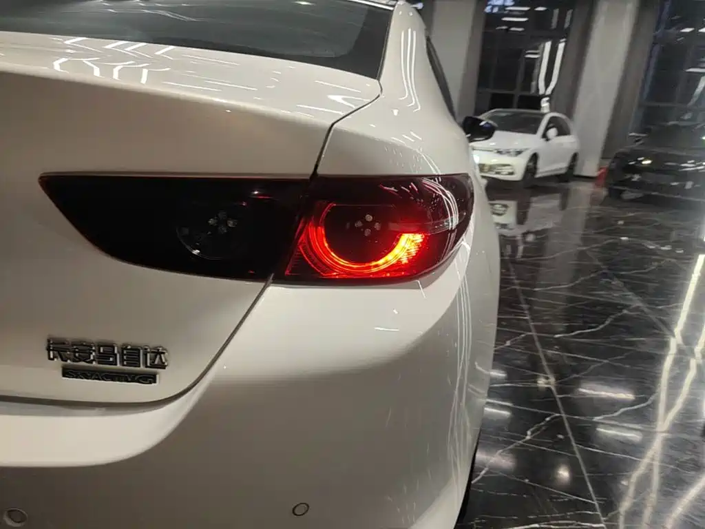 Mazda 3 Axela — миниатюра 8