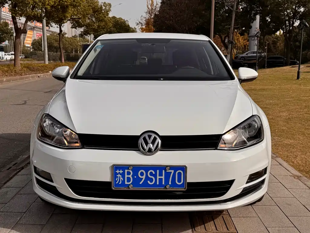 VOLKSWAGEN GOLF