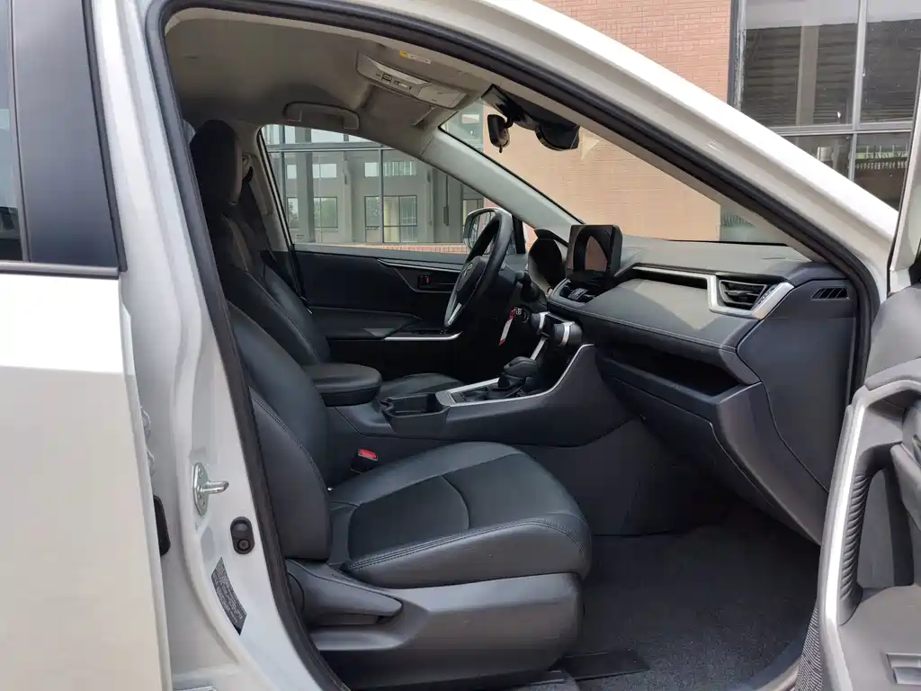 Toyota RAV4 — миниатюра 11