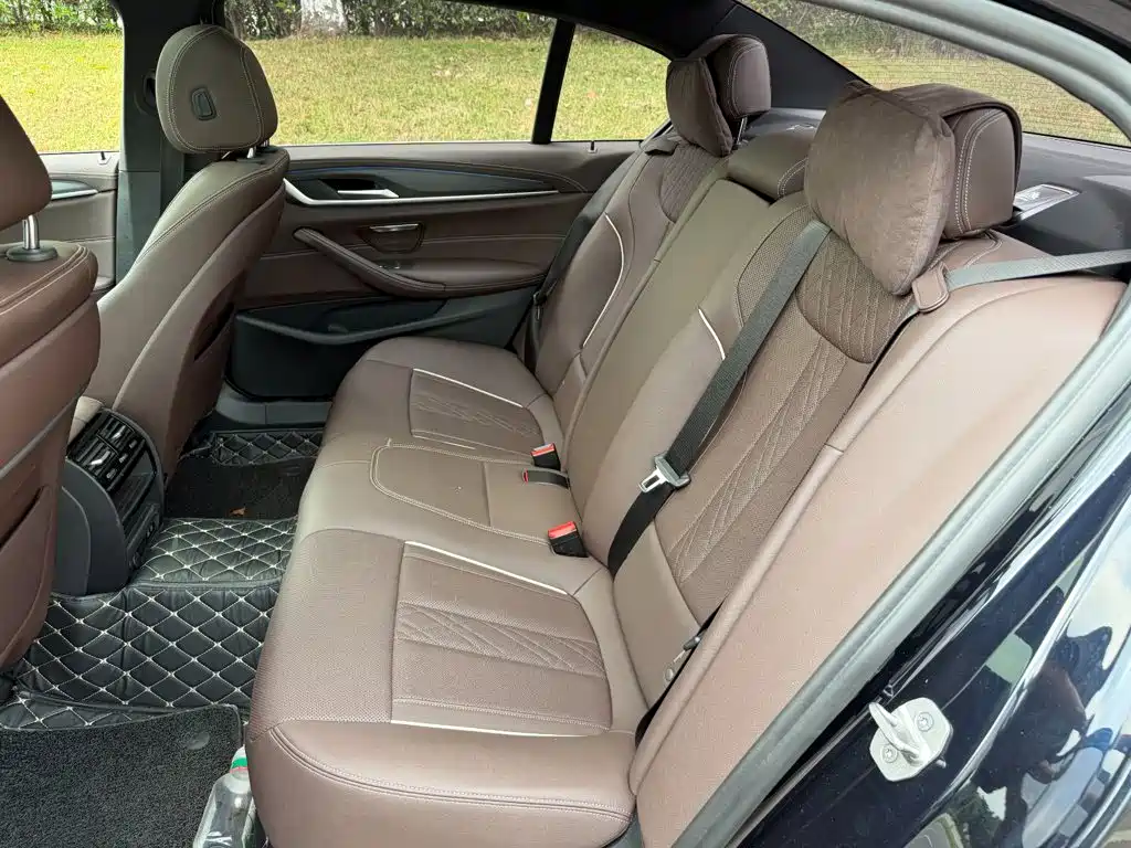 BMW 5 Series New Energy — миниатюра 12