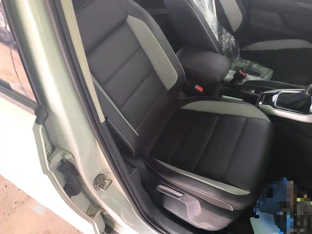 Volkswagen T-Roc — миниатюра 25