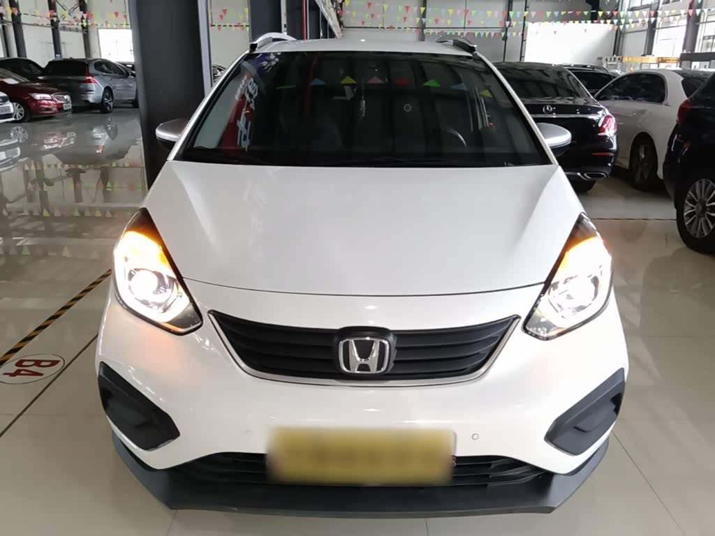 Honda Fit 1.5 л 2021 г. Белый, пробег 46400 км