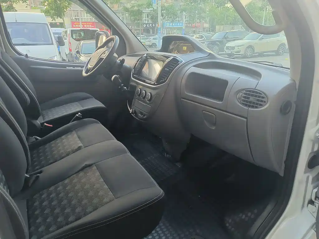 MAXUS V80 — миниатюра 4