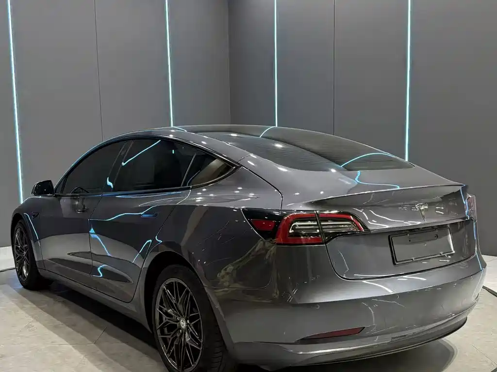 Tesla Model 3 — миниатюра 8