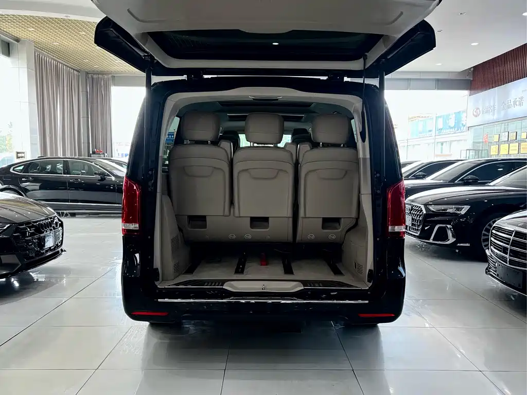 Mercedes-Benz V-Class — миниатюра 27