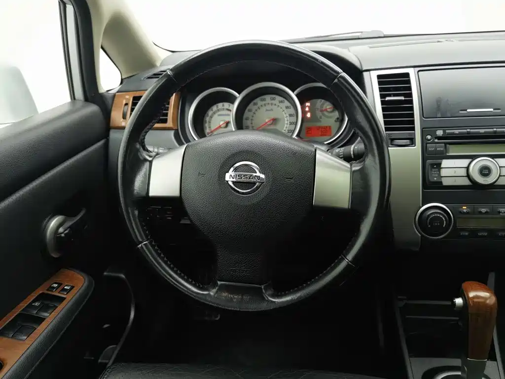 Nissan Tiida — миниатюра 11