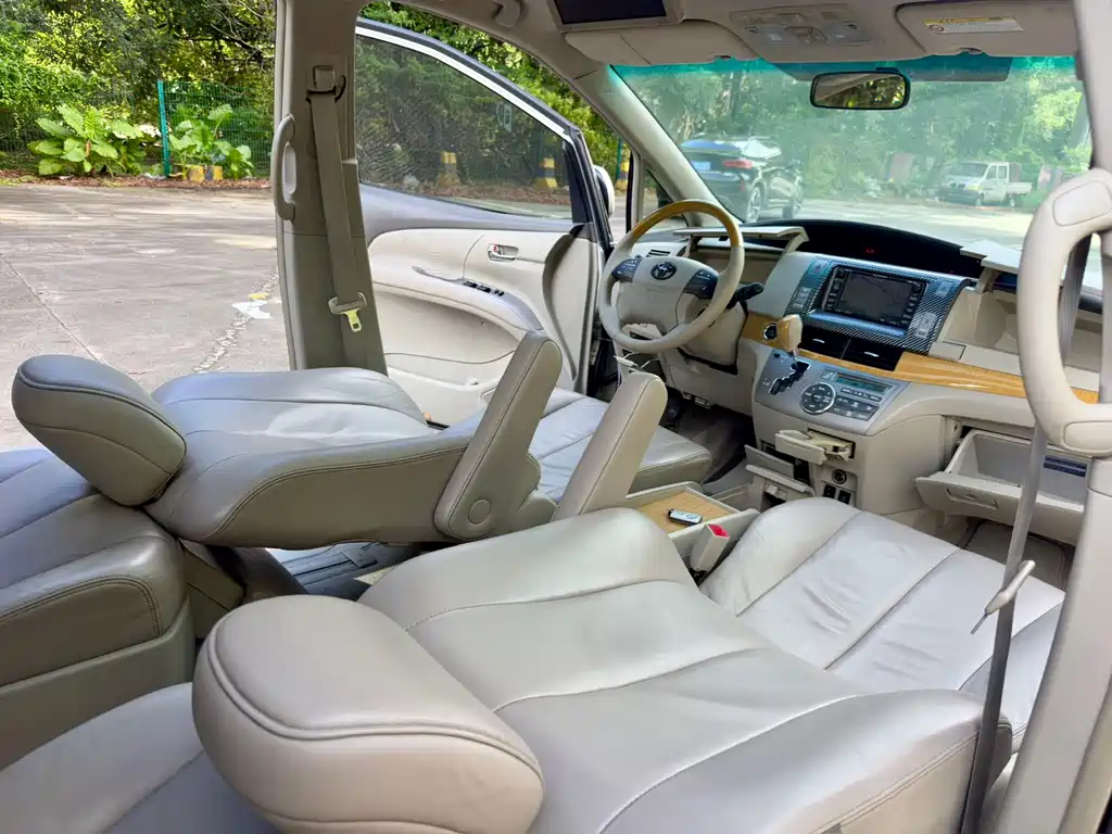 Toyota Previa — миниатюра 6