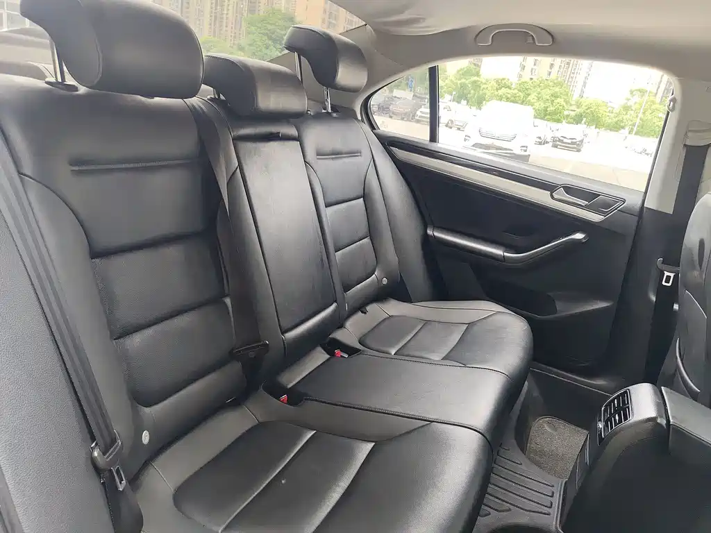 Volkswagen Sagitar — миниатюра 17