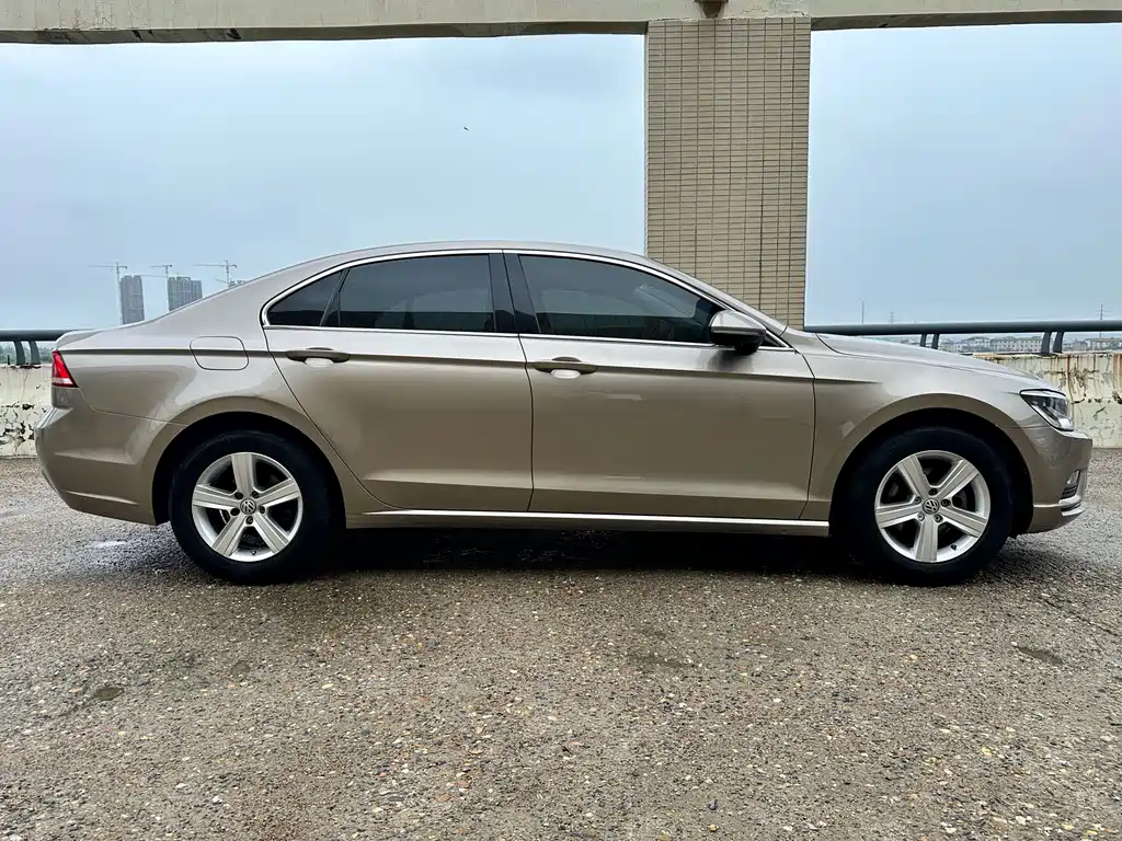 Volkswagen Lamando 2015 230TSI DSG