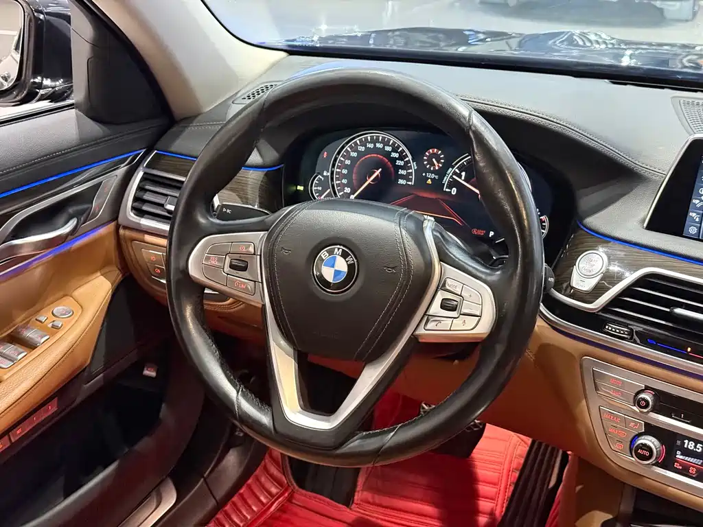 BMW 7 Series — миниатюра 8