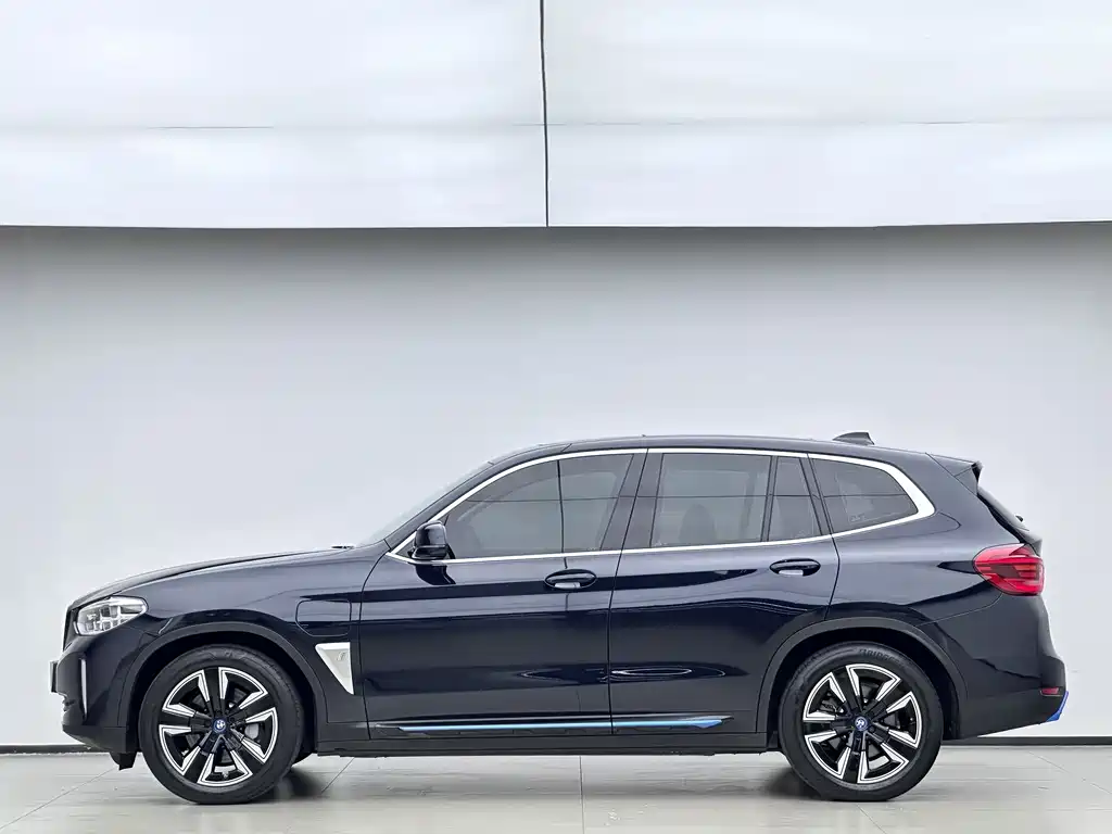 BMW iX3 — миниатюра 5