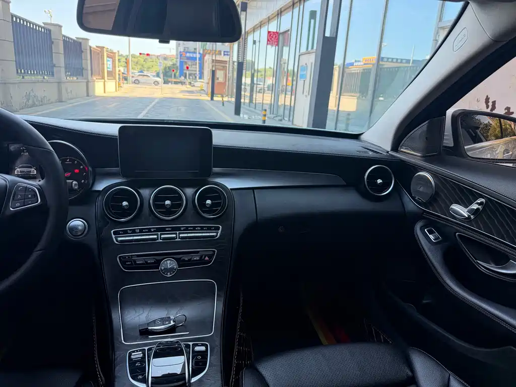 Mercedes-Benz C-Class — миниатюра 8