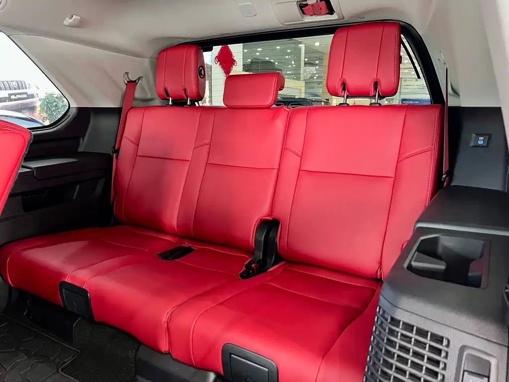Toyota Sequoia — миниатюра 12