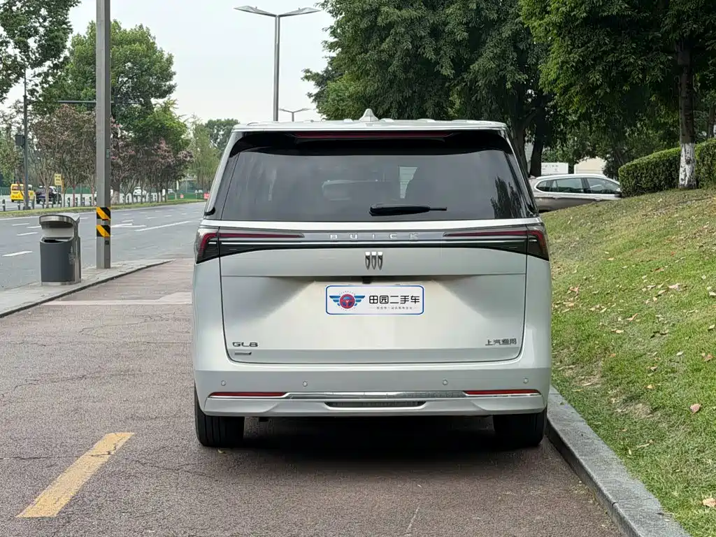 Buick GL8 Hybrid — миниатюра 5