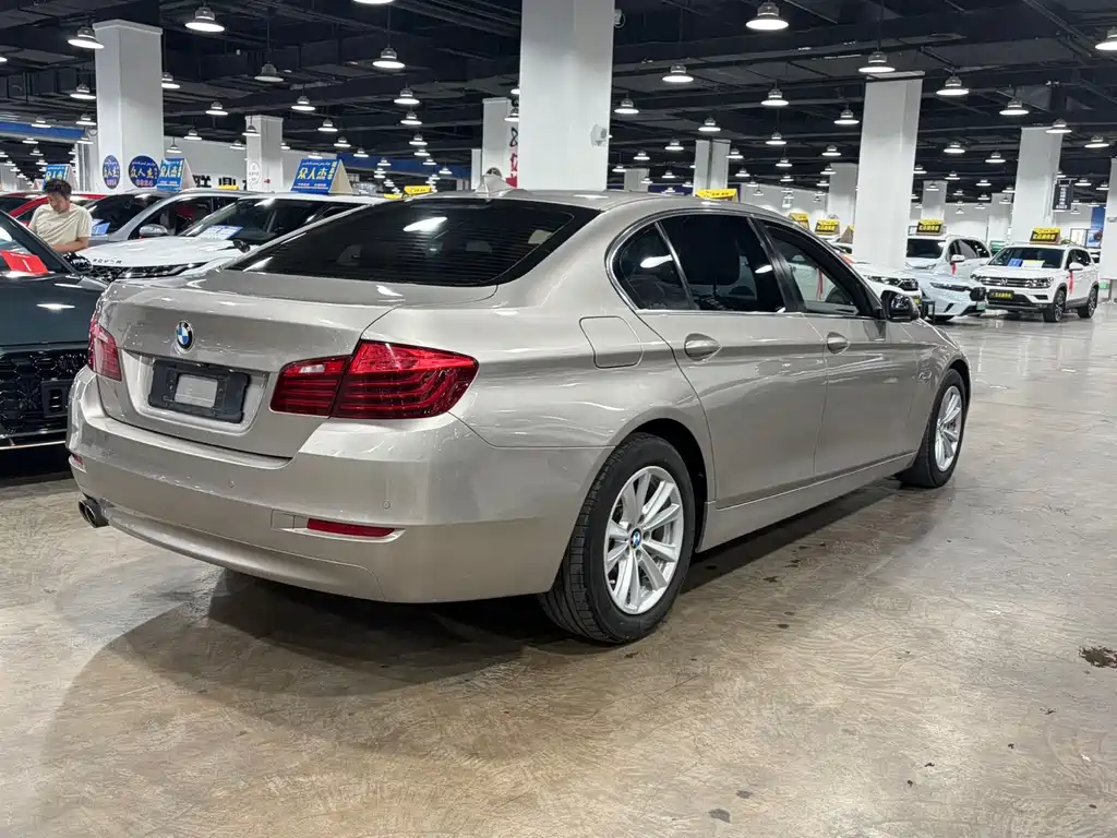 BMW 5 Series — миниатюра 4