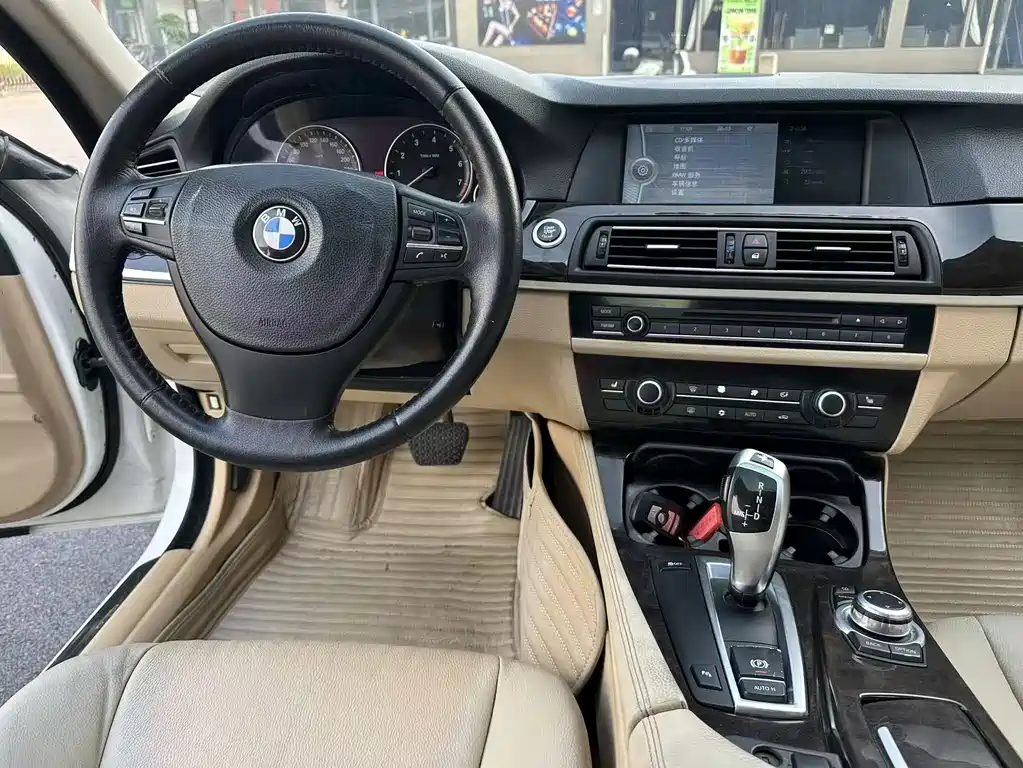 BMW 5 Series — миниатюра 12
