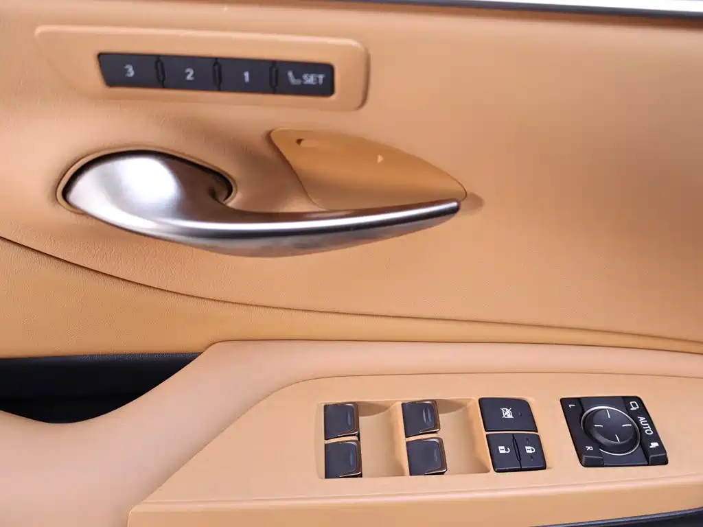 Lexus ES — миниатюра 17