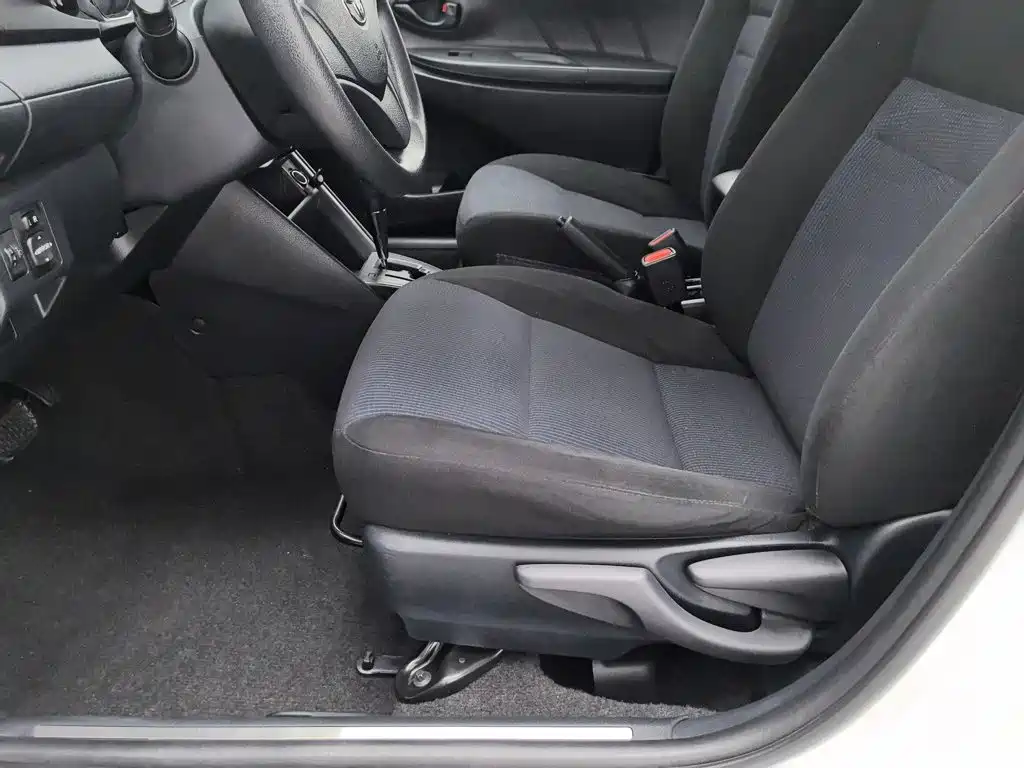 Toyota Yaris L — миниатюра 20