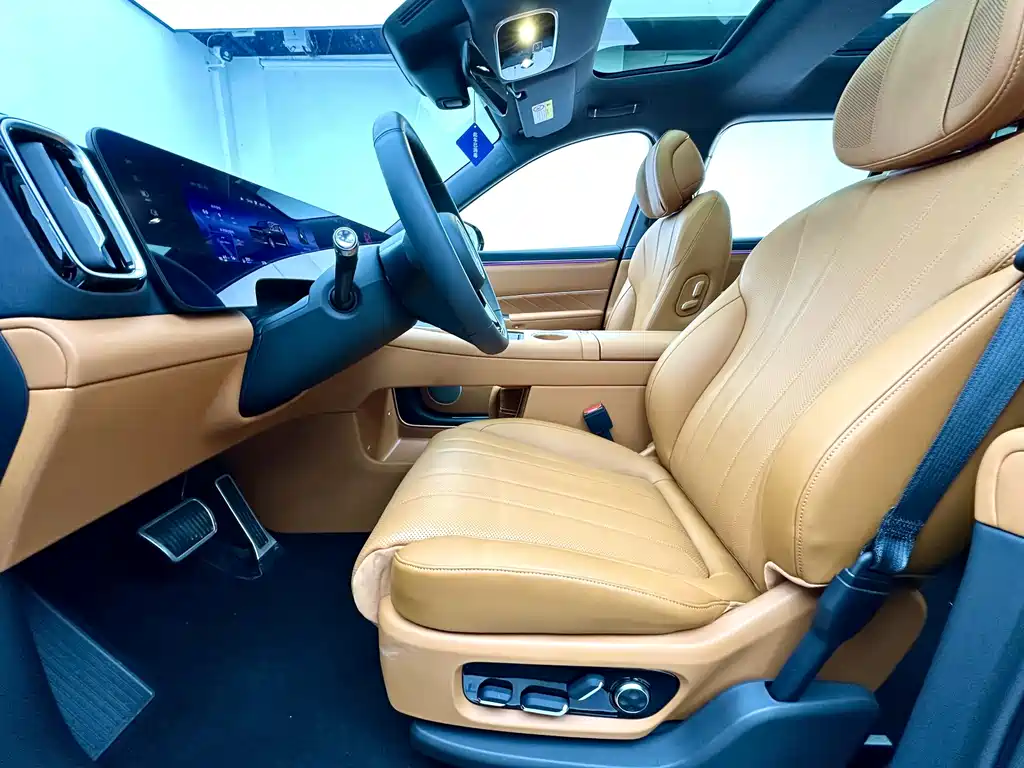 Aito M8 2025 Max+ 53.4kWh 5 мест (192 )