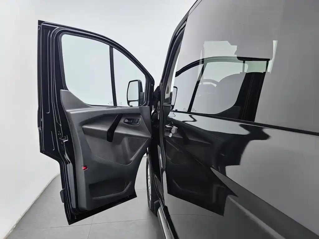 Ford Tourneo — миниатюра 8