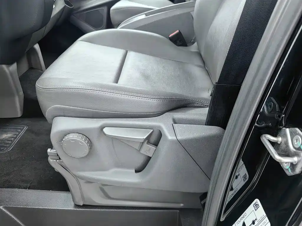 Ford Tourneo — миниатюра 20