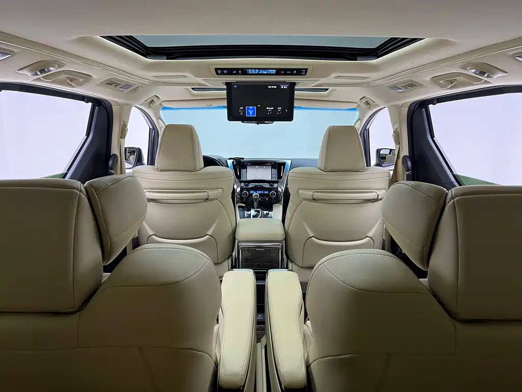 Toyota Alphard — миниатюра 7