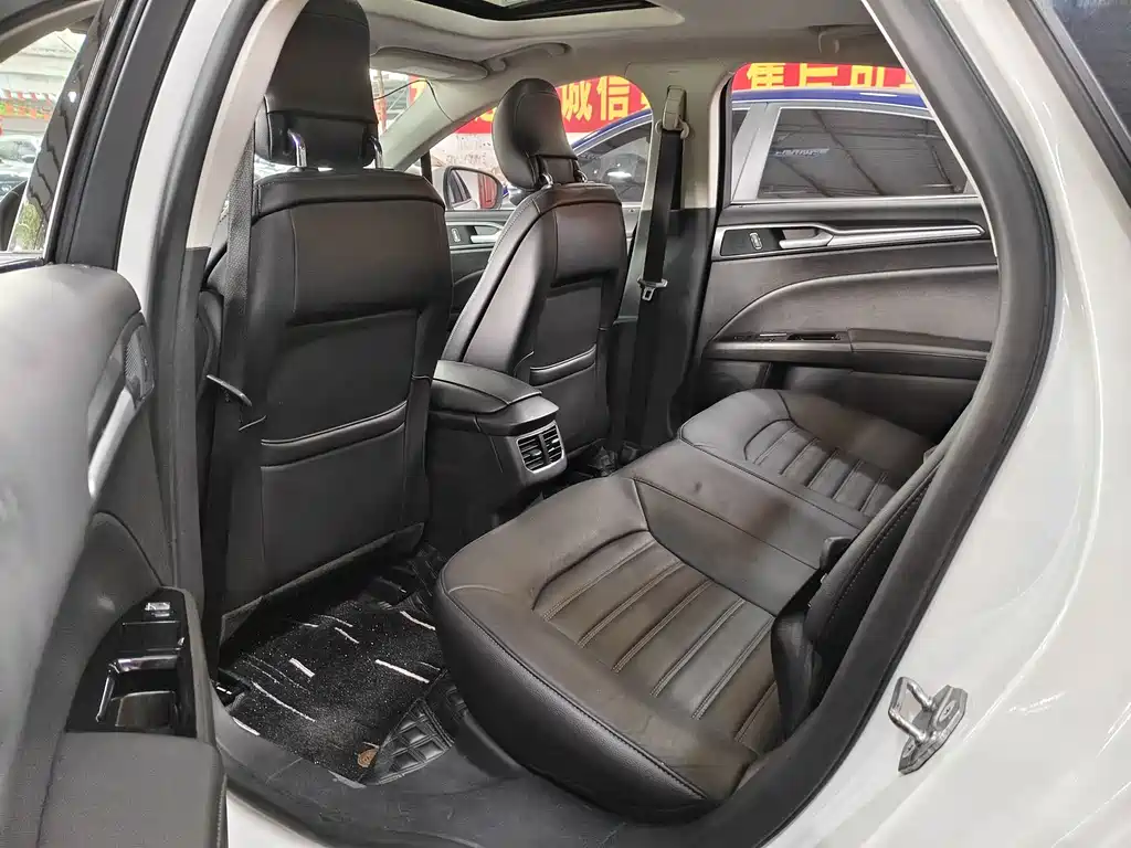 Ford Mondeo — миниатюра 6