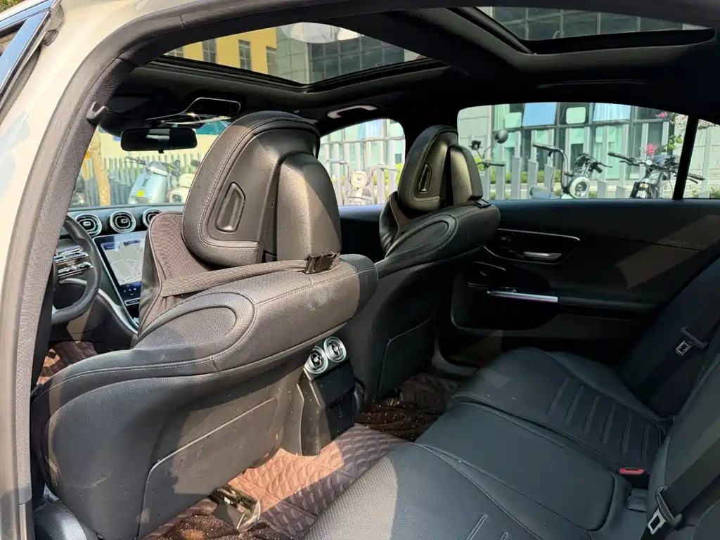 Mercedes-Benz C-Class — миниатюра 11