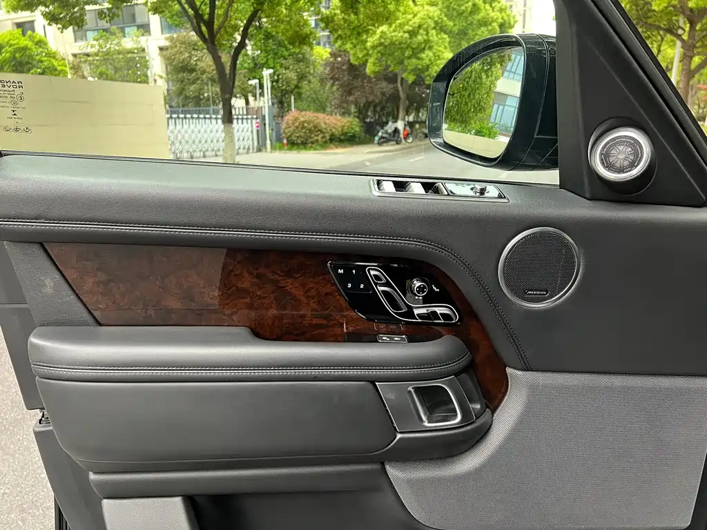 Land Rover Range Rover — миниатюра 13