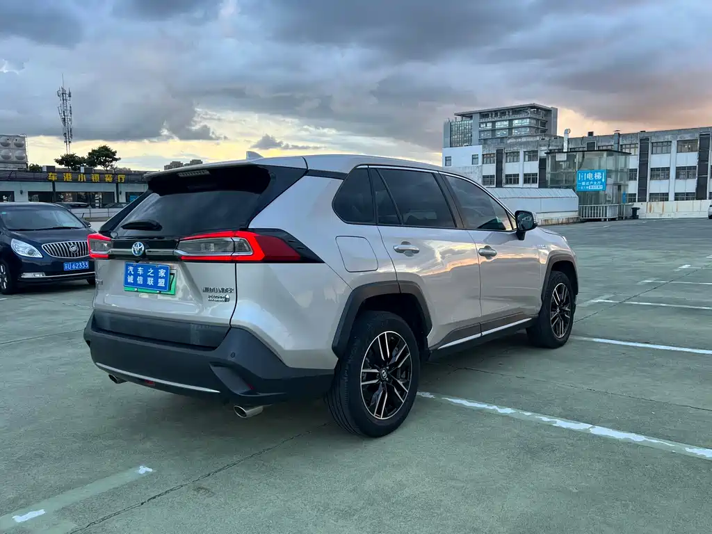 Toyota Wildlander New Energy — миниатюра 7