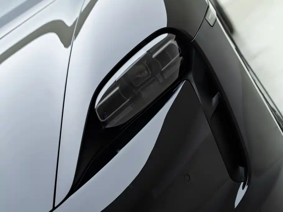 Porsche Taycan — миниатюра 5