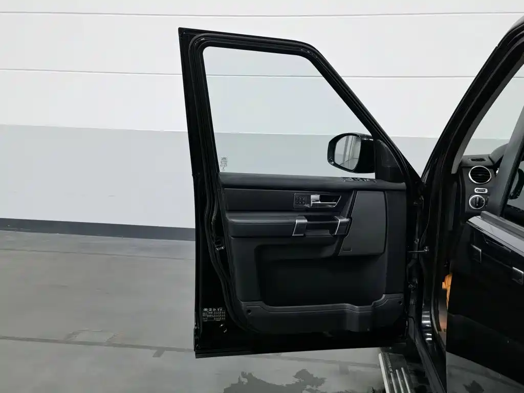 Land Rover Discovery — миниатюра 8