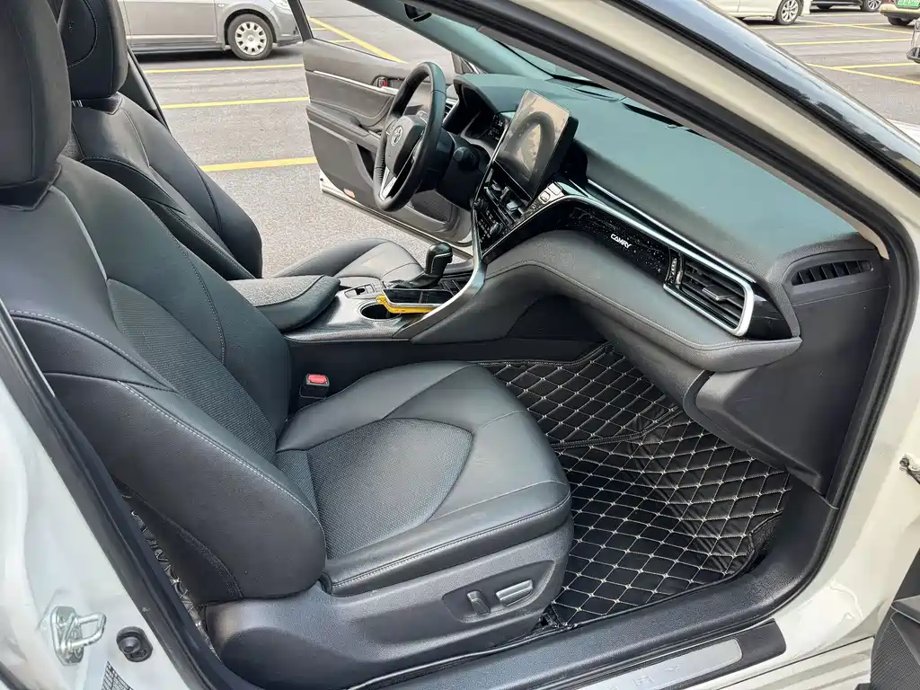 Toyota Camry — миниатюра 12