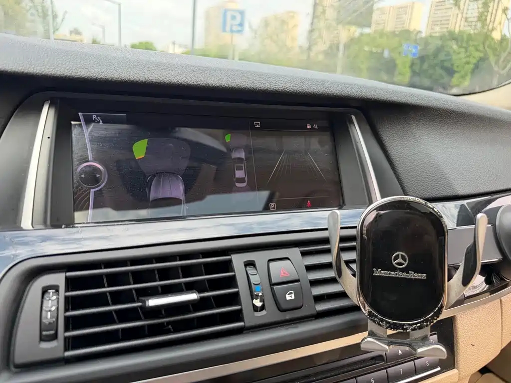 BMW 5 Series — миниатюра 16