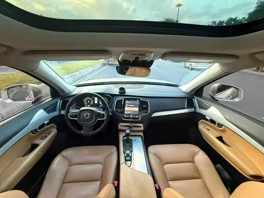 Volvo XC90 2015 T6 7 мест