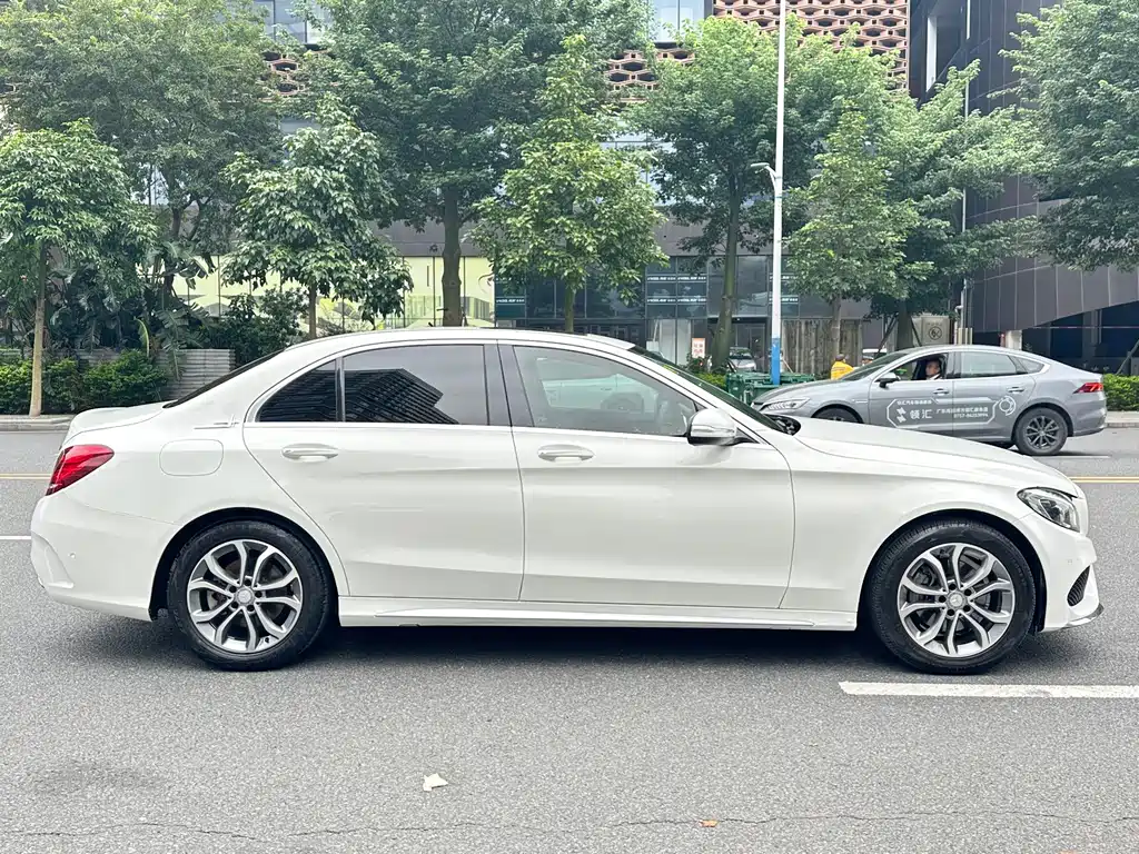 Mercedes-Benz C-Class — миниатюра 4