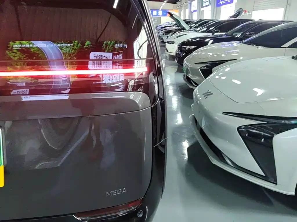 Li Auto MEGA 2024 Ultra