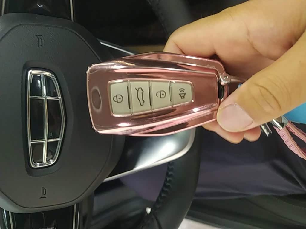 Geely Emgrand 1.5 л 2024 г. Серебристо-серый, пробег 4300 км