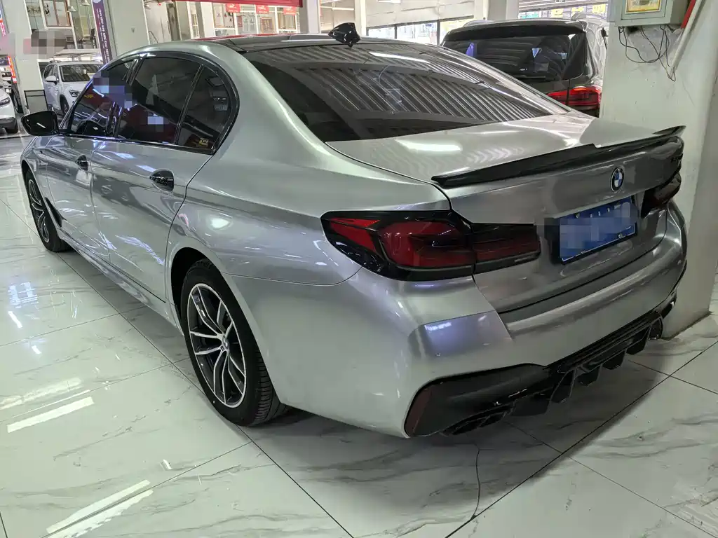 BMW 5 Series — миниатюра 4